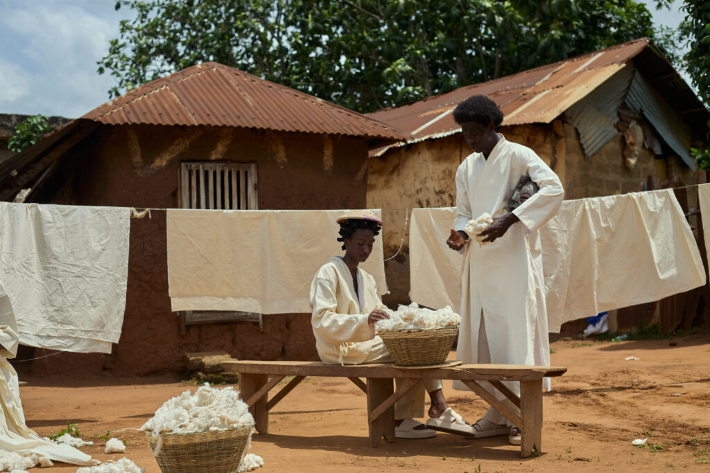 At BAKUS ORAYA, Cotton in Its Final State 14 At BAKUS ORAYA, Cotton in Its Final State SAVI9779