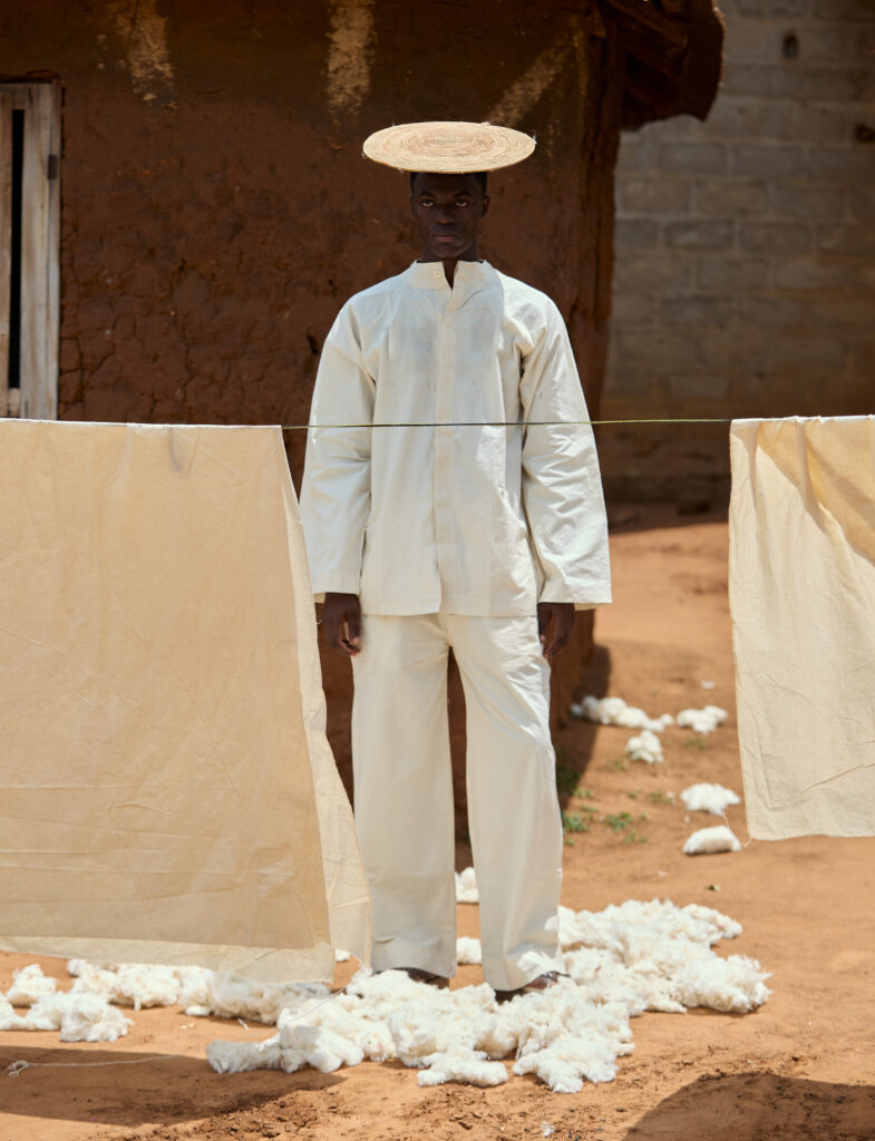 At BAKUS ORAYA, Cotton in Its Final State 6 Look 03 — Coton Brut in Ivory — Pleated Volume.